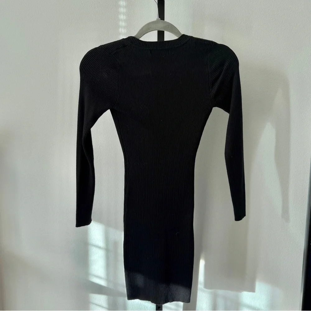 MISSGUIDED BLACK V-NECK SWEATER DRESS - Picture 4 of 4
